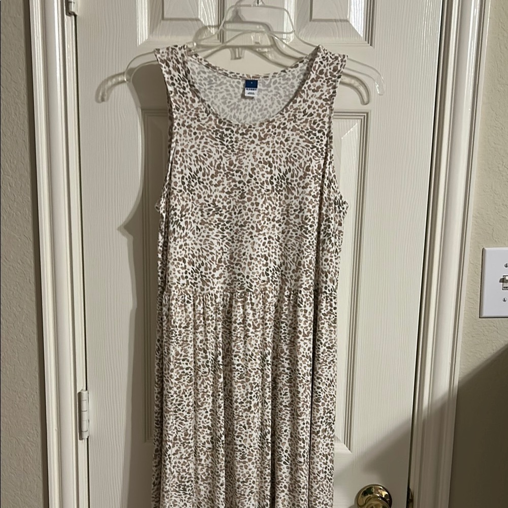 Old navy Leopard Print Sleeveless Dress. Old navy size M